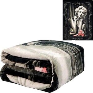 Marilyn Monroe DGA Heartbreaker queen blanket